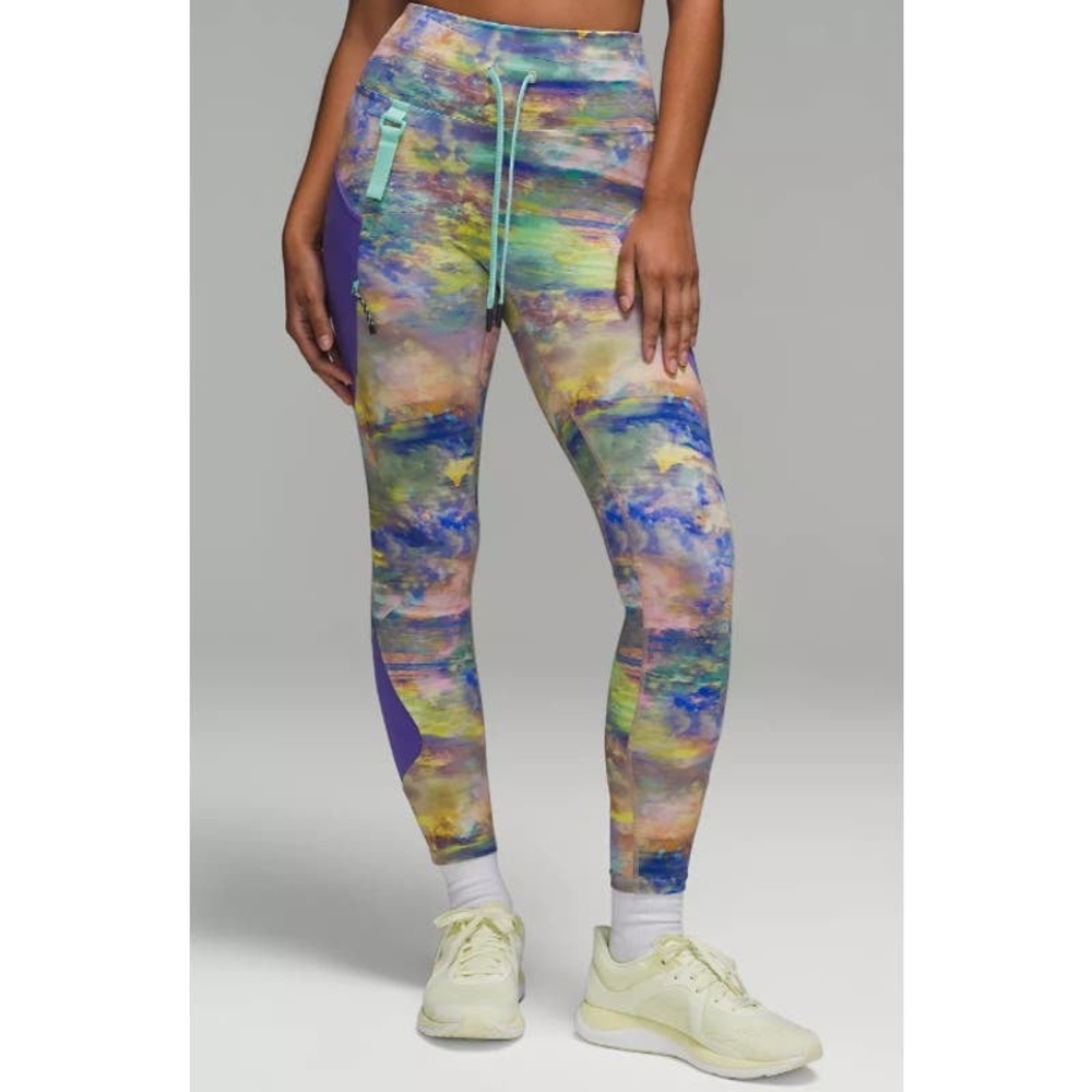 Lululemon shr hiking right 25” in altered nature